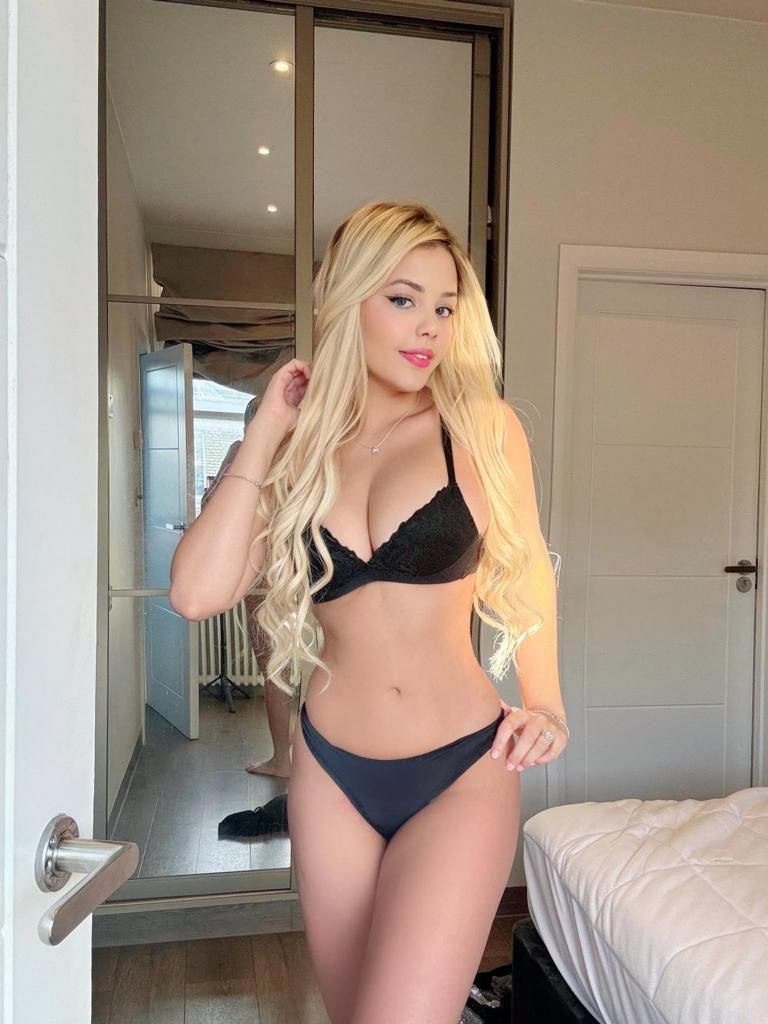 Escort Paris Sophia, poitrine 3, poids 58 kg, taille 175 cm
