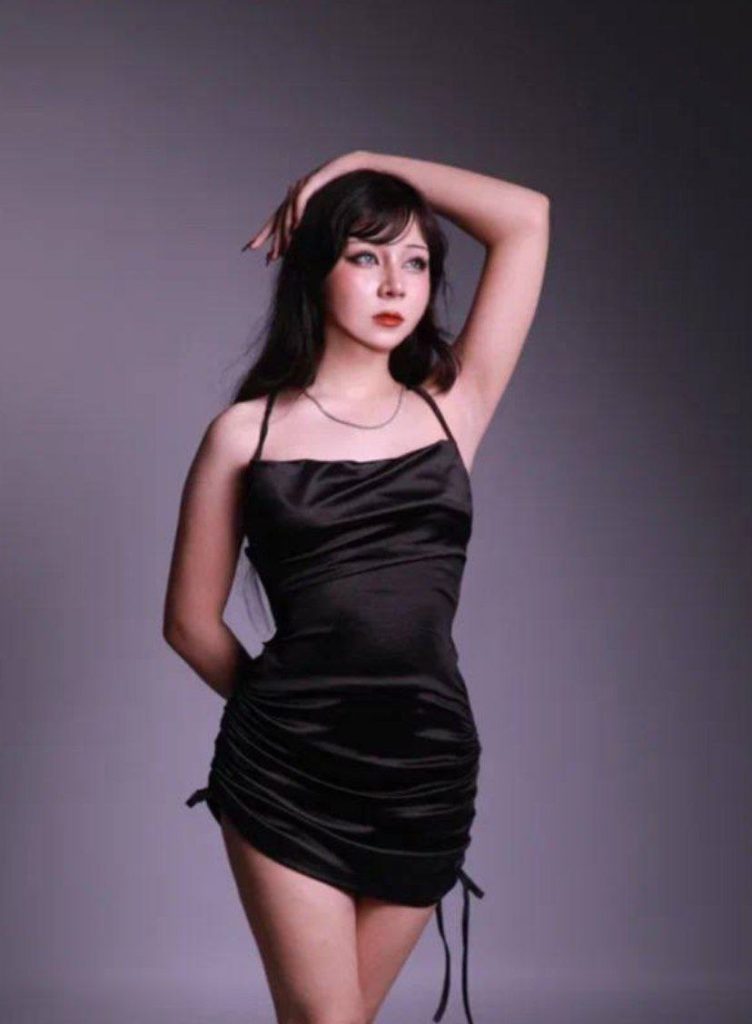 Escort Paris Monika, poitrine 1, poids 57 kg, taille 175 cm